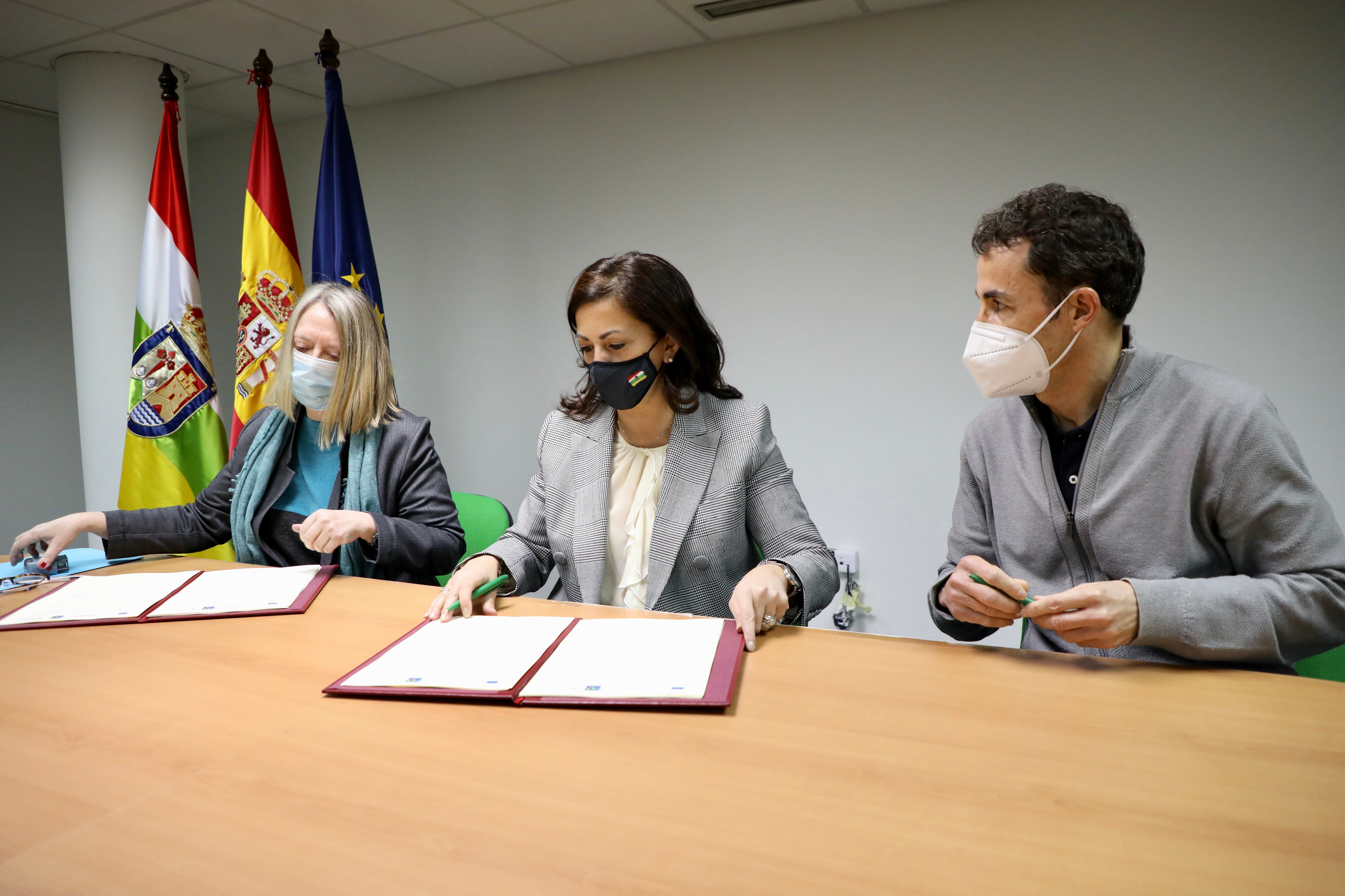 Firma del convenio entre ACUAES y el Consorcio de Aguas y Residuos de La Rioja