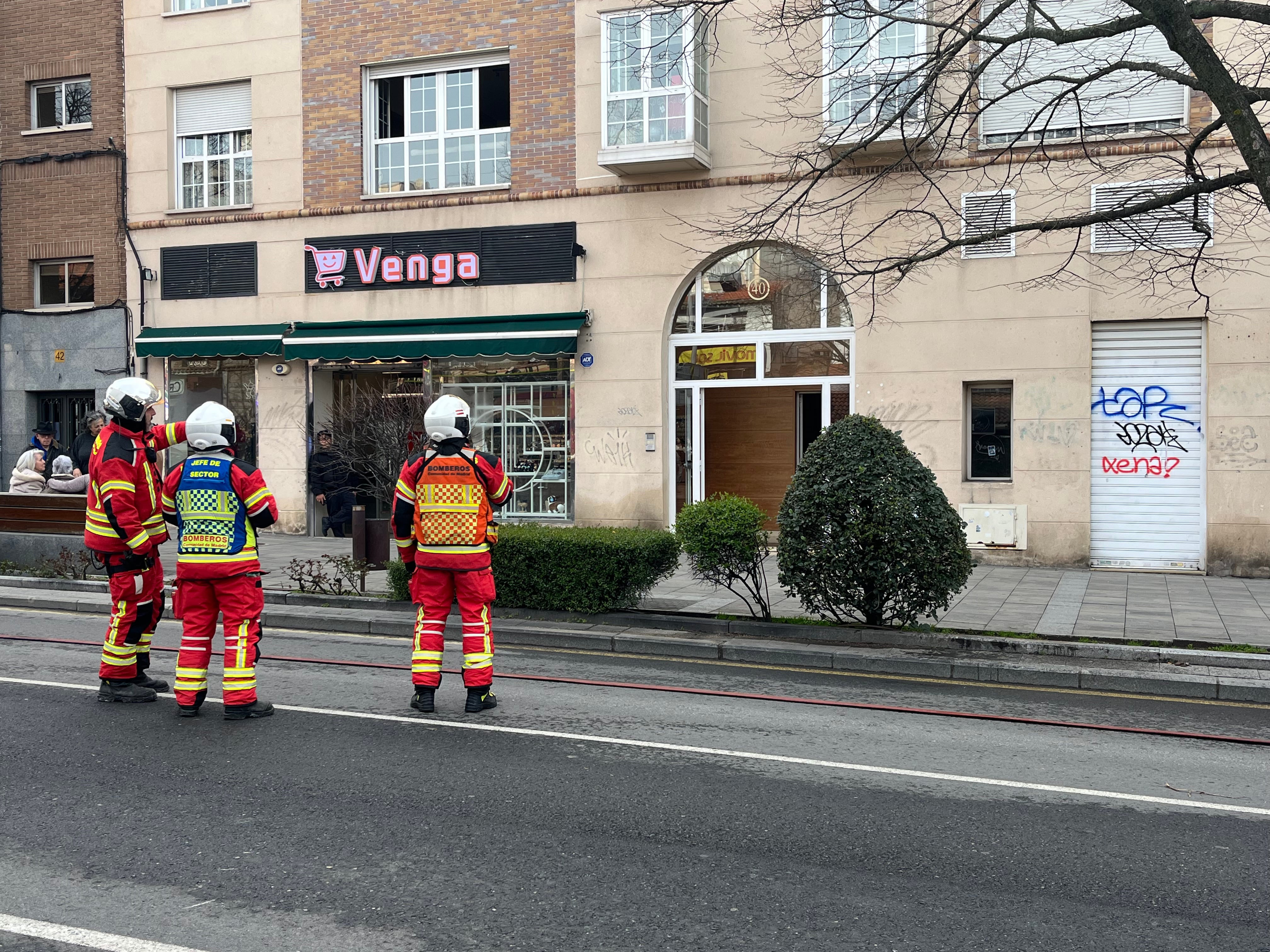 Bomberos de la Comunidad de Madrid en la calle Real, 40