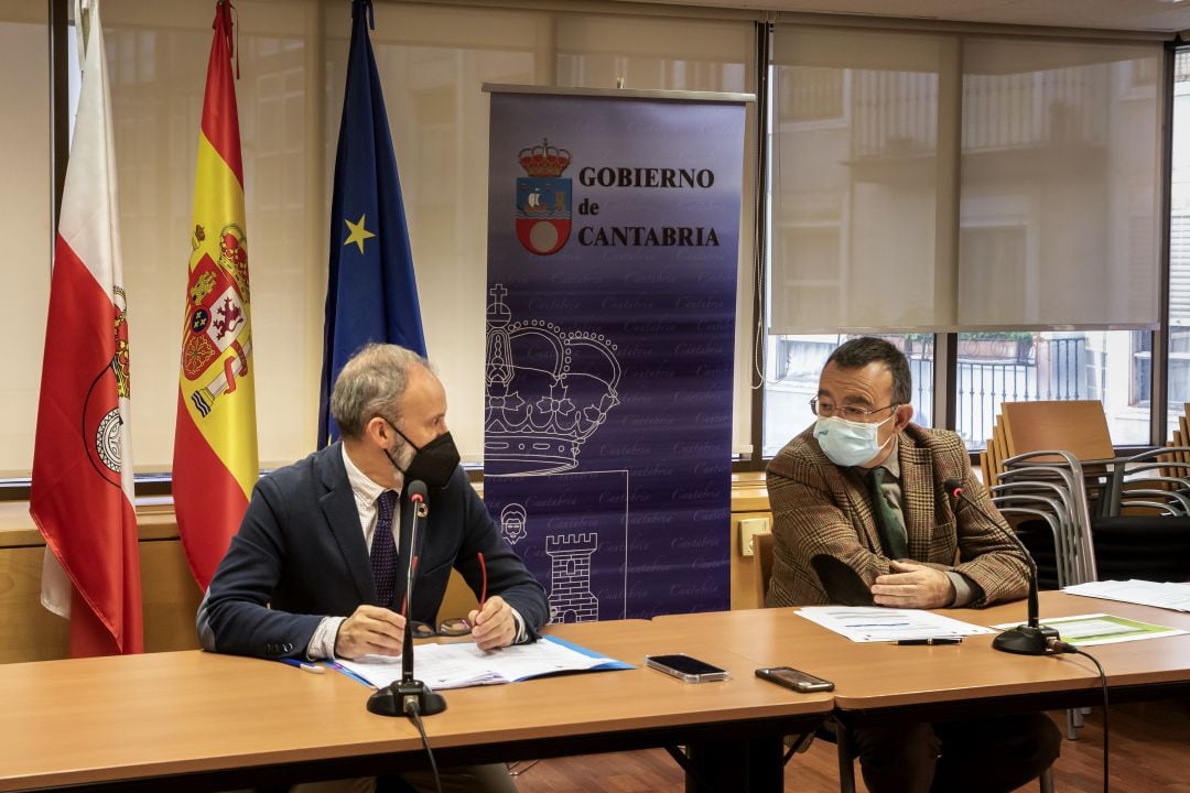 El director general de Trabajo, Gustavo García, y el director Territorial de la Inspección de Trabajo, Miguel Ángel Gálvez.