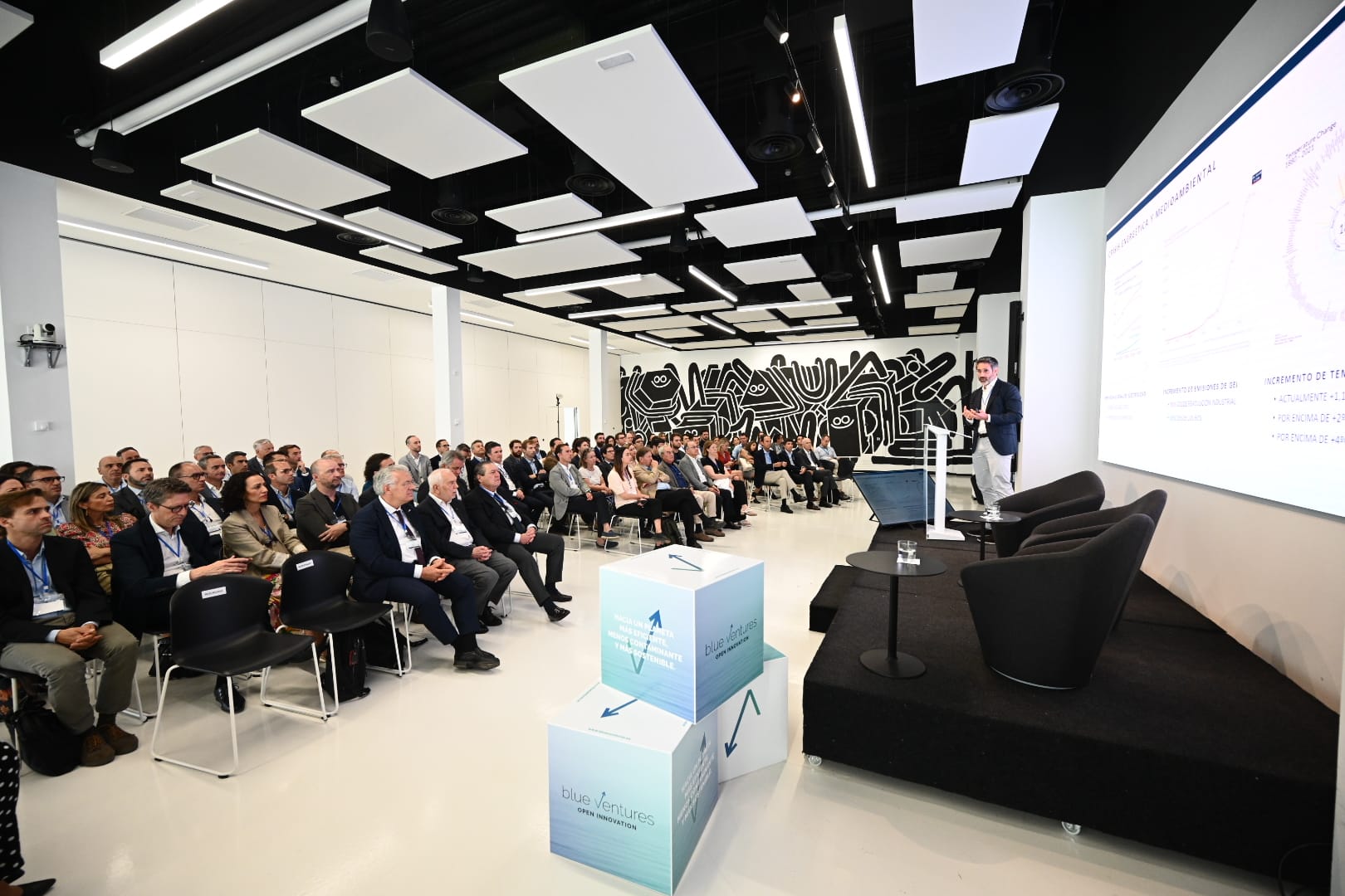 El presidente de AVE, Vicente Boluda, participa en la presentación de Blue Ventures