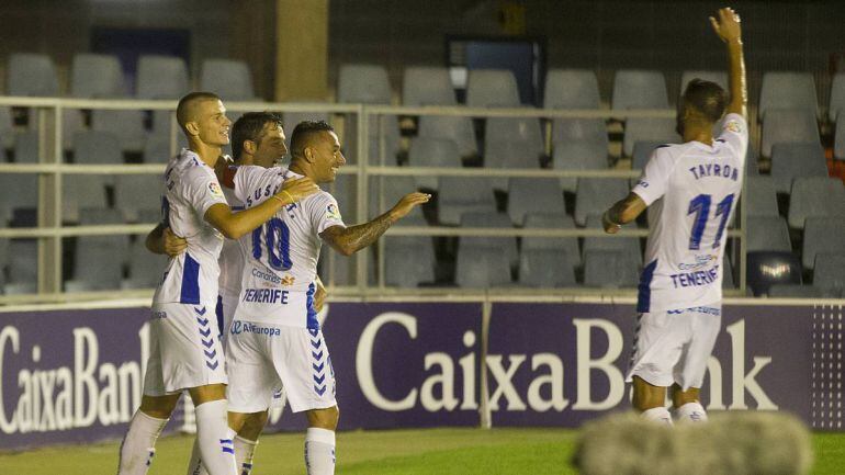 El Tenerife celebra un gol contra el Barça B 