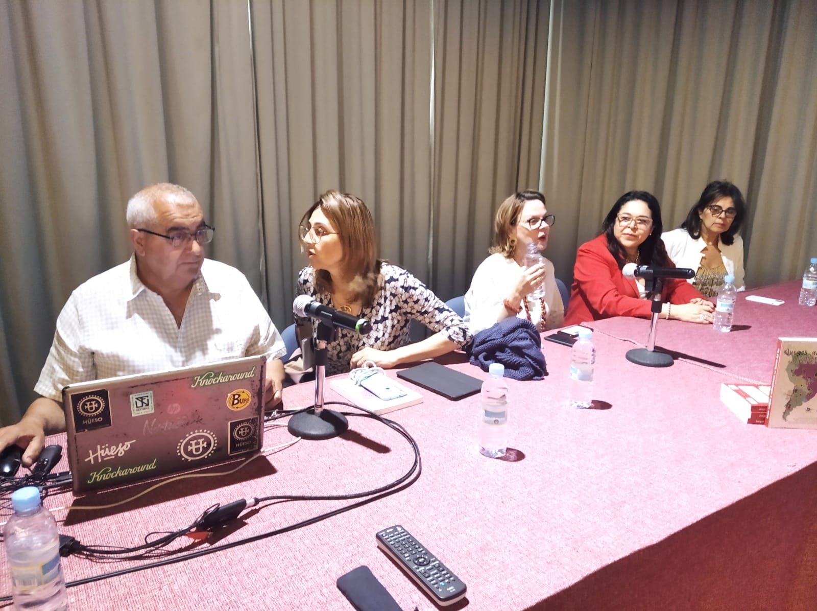 Momentos previos a la presentación del libro en la Casa de Cultura