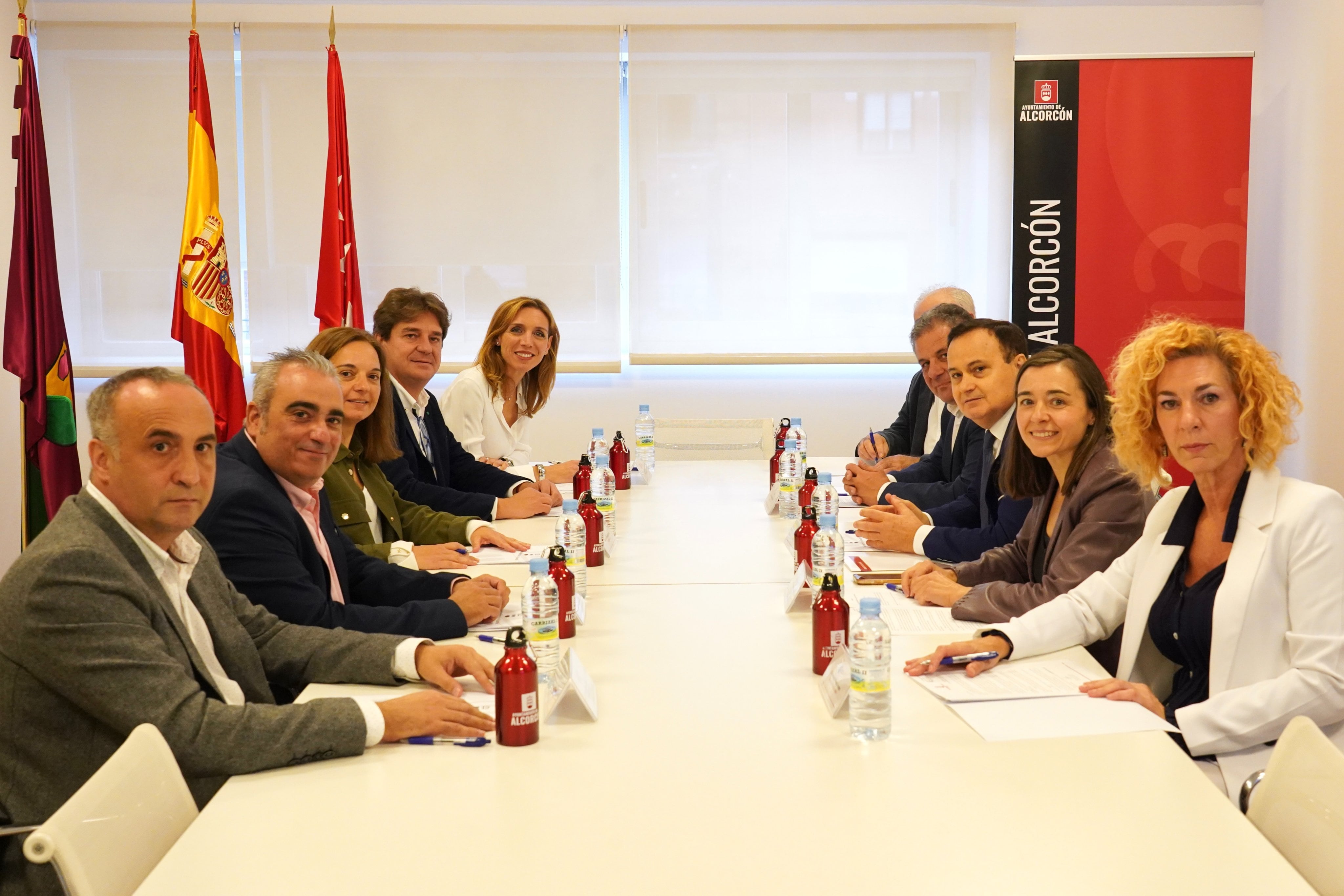 Los alcaldes y alcaldesa de Alcorcón, Fuenlabrada, Getafe, Parla, Mejorada, Velilla del San Antonio, Ciempozuelos, Coslada y San Fernando de Henares reunidos en el ayuntamiento de Alcorcón