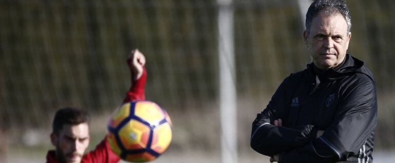 Caparrós dirige el último entrenamiento de Osasuna.