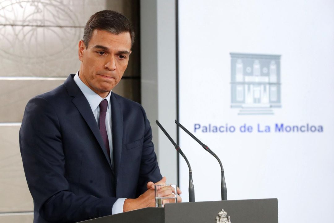 El presidente del Gobierno, Pedro Sánchez, durante su comparecencia, este viernes en el Palacio de la Moncloa, en la que ha anunciado la disolución de las Cortes y la convocatoria de elecciones generales para el próximo 28 de abril