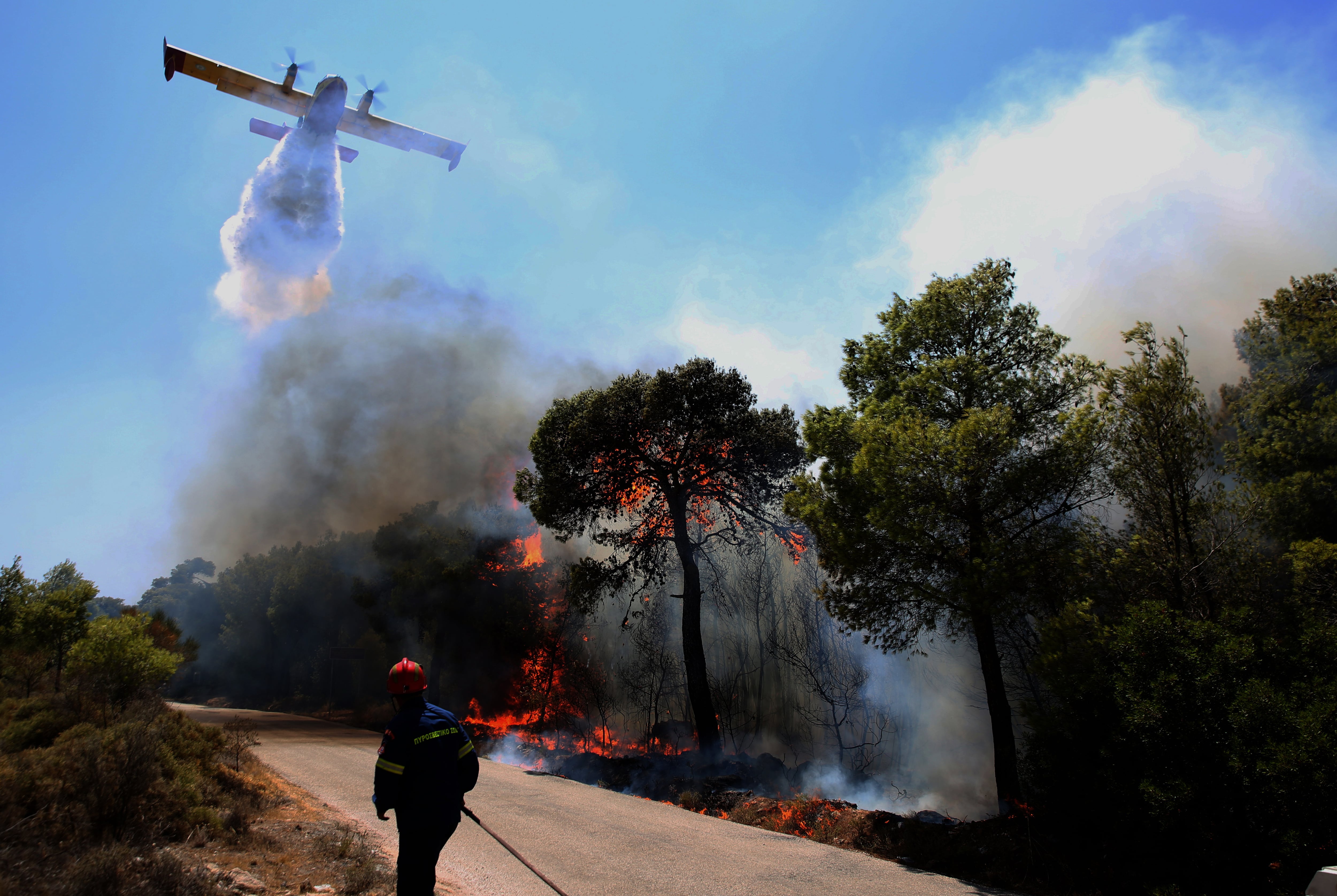 Bombero en Keratea, Grecia