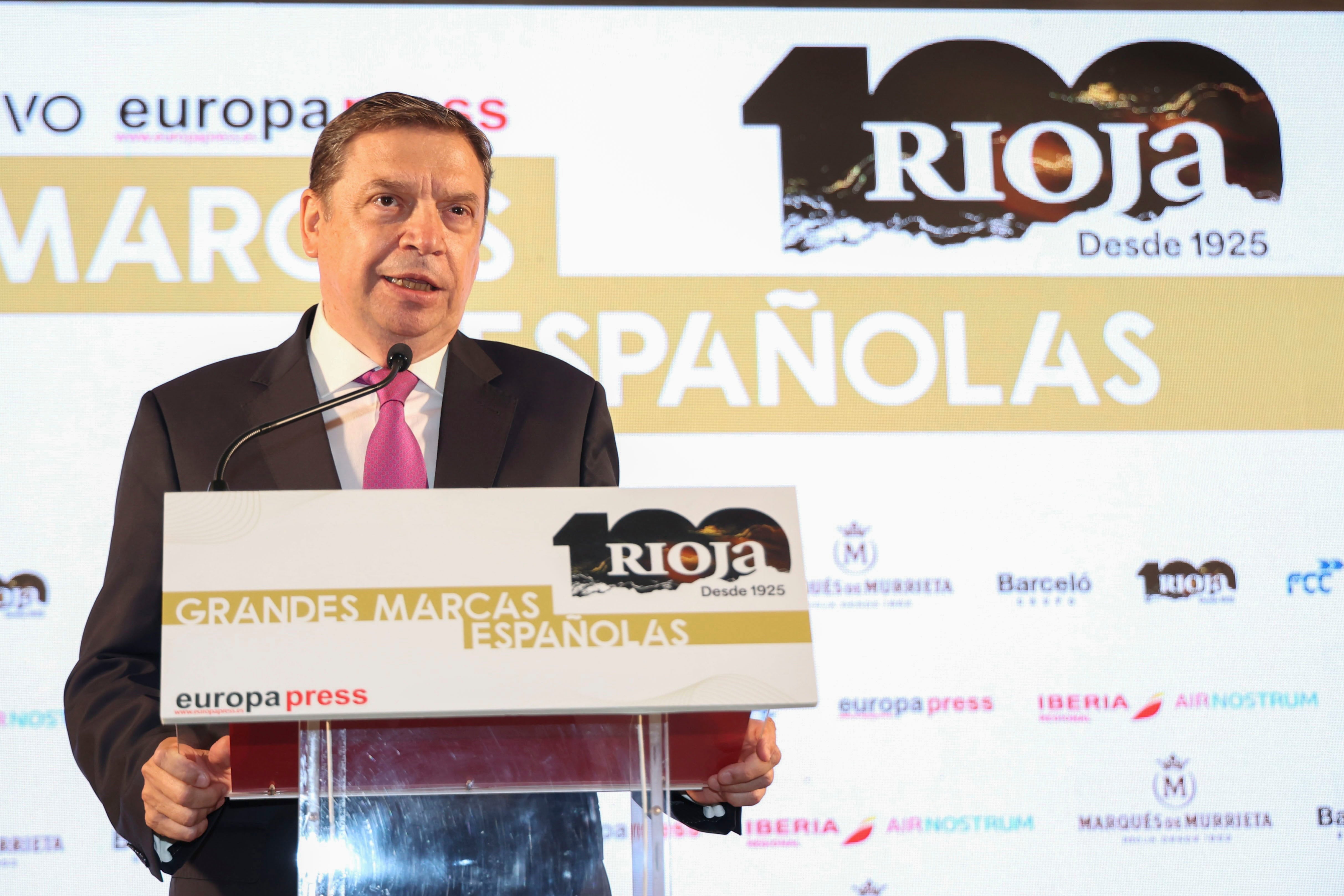 LOGROÑO 05/06/2025.- El ministro de Agricultura, Luis Planas, participa en el Foro Empresarial de las Grandes Marcas de España organizado por la DOCa Rioja con motivo de la celebración de su centenario, este jueves en las Bodegas Marqués de Murrieta, en Logroño.EFE/Raquel Manzanares
