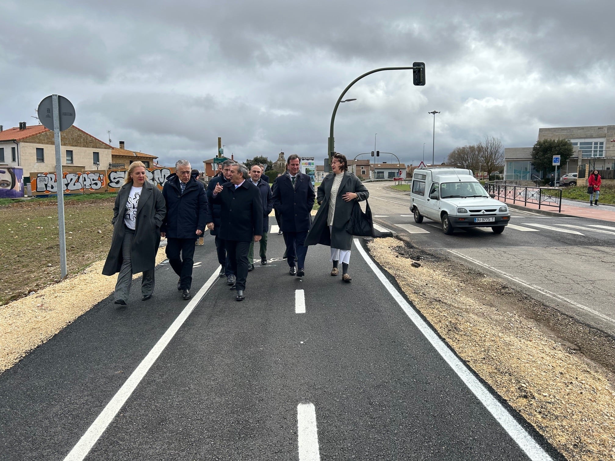 El consejero de Movilidad y Transformación Digital de la Junta de Castilla y León, José Luis Sanz, ha inaugurado en Burgos un carril-bici de 15 kilómetros que une la capital con localidades como Cardeñajimeno, Carcedo y Cardeñadijo. / Foto: JCYL