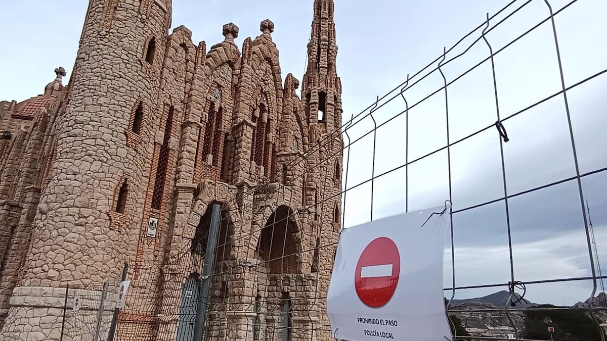 Cierran el Santuario de Santa María Magdalena de Novelda por grietas en una de sus torres