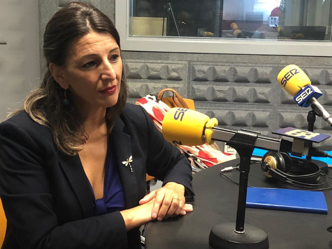 Yolanda Díaz en los estudios de Radio Vigo