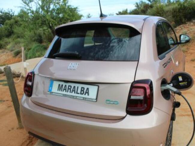 Fiat 500 en recarga