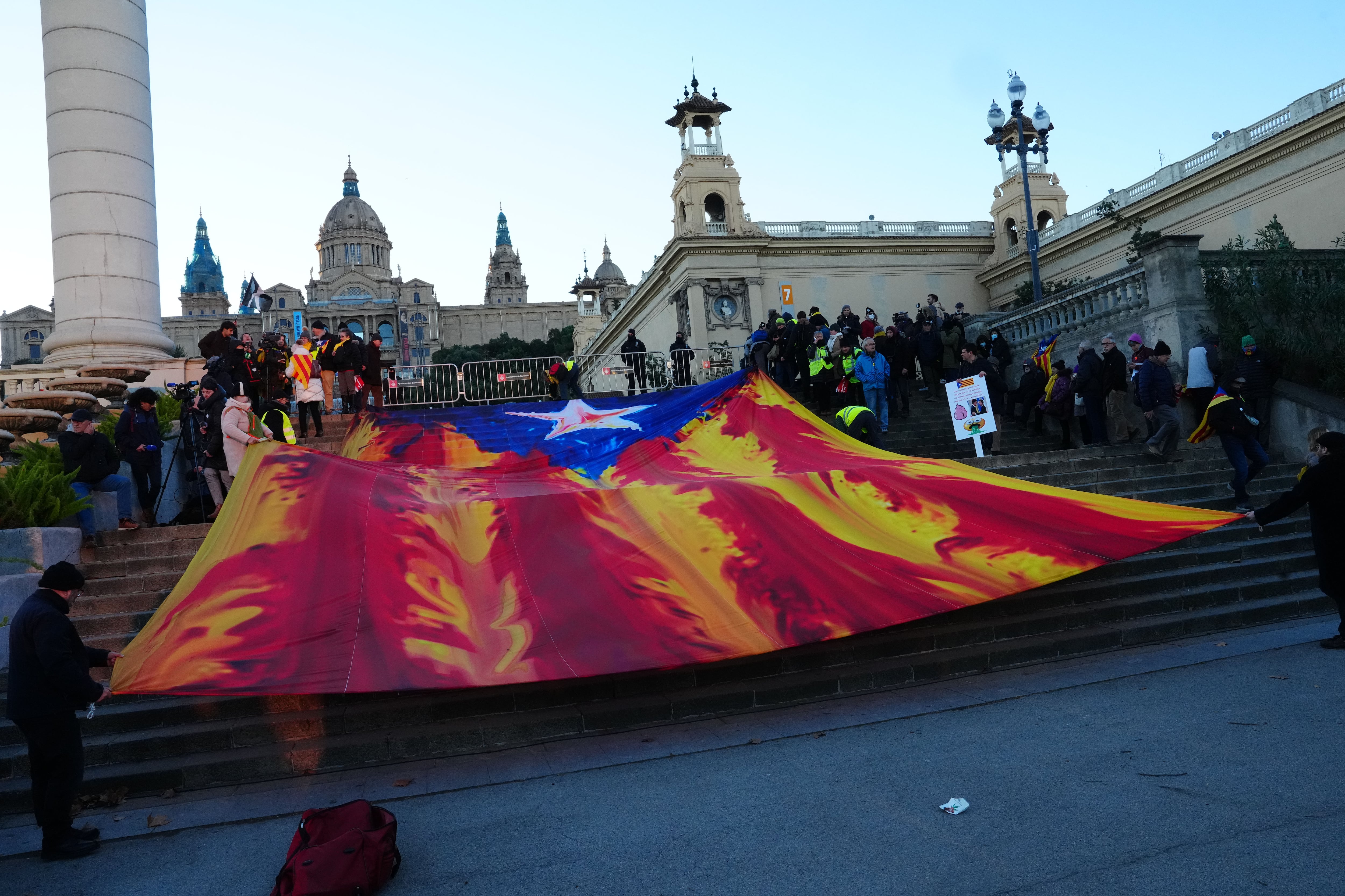 Manifestación contra la cumbre hispanofrancesa, a la que asisten Jordi Turull, Josep Rius, Aurora Madaula y Albert Batet, entre otros dirigentes