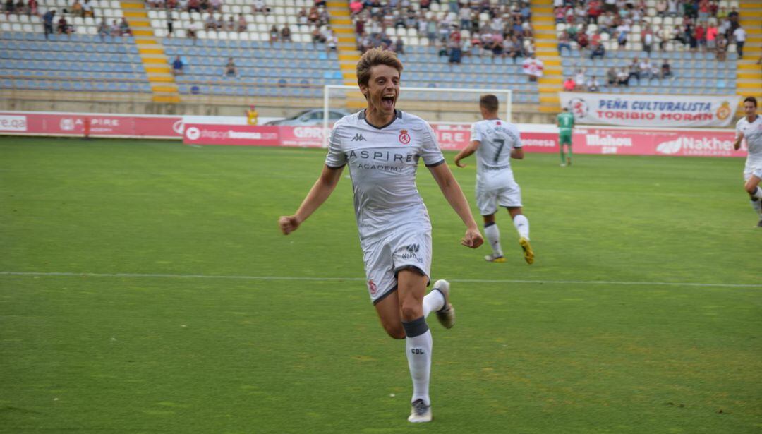 Luque celebra efusivamente el primer tanto culturalista en la liga