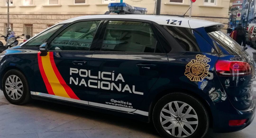 Un coche patrulla.