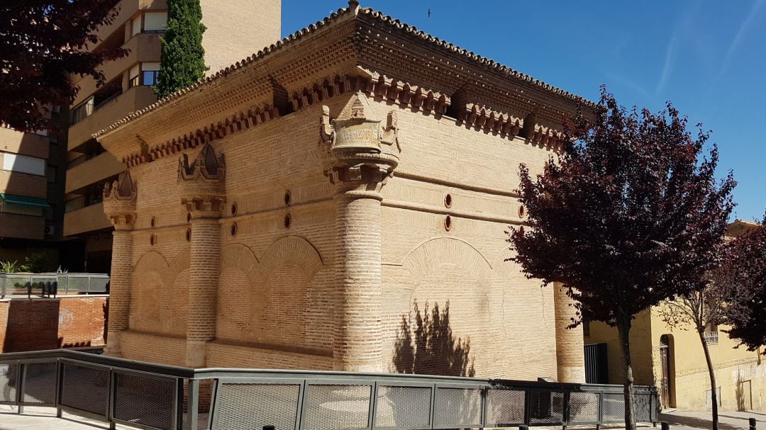 Exterior de la Capilla de Luis de Lucena