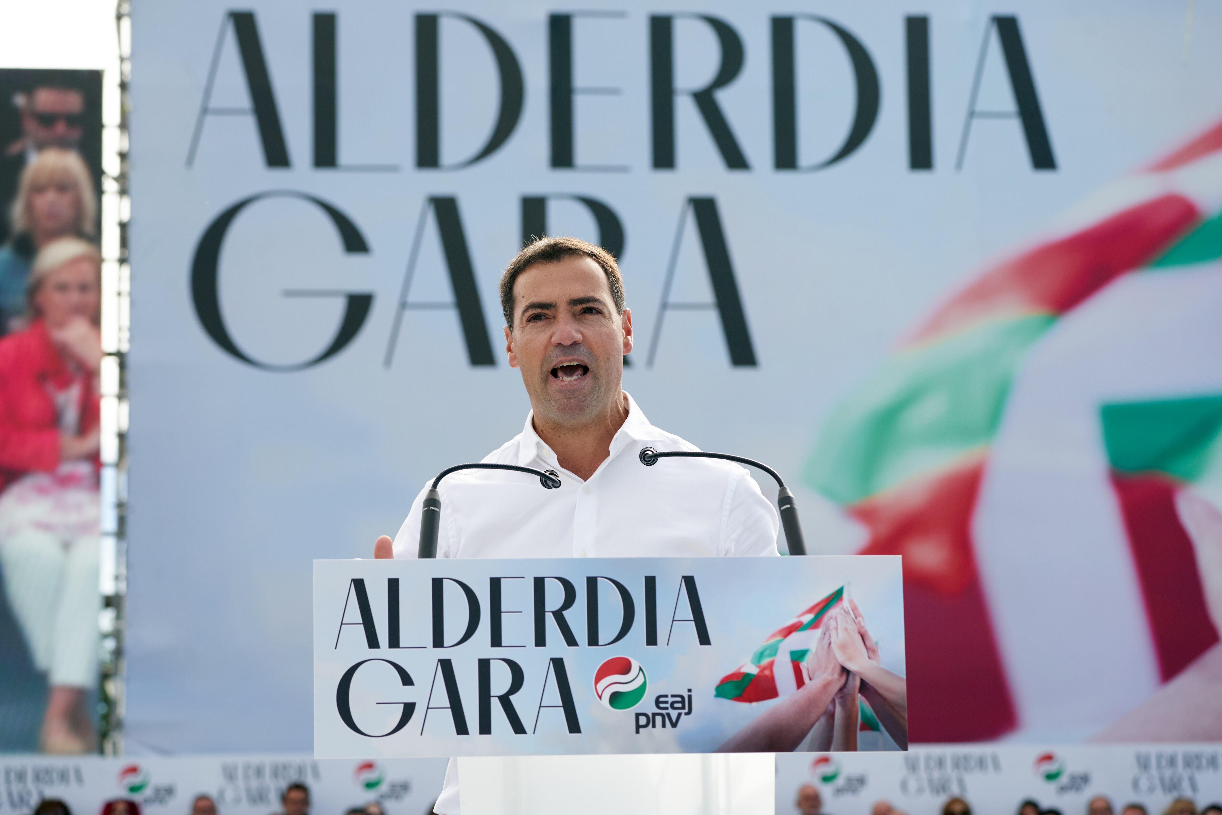 VITORIA (ESPAÑA), 29/09/2024.- El lehendakari, Imanol Pradales asiste al Alderdi Eguna. EFE / L. Rico