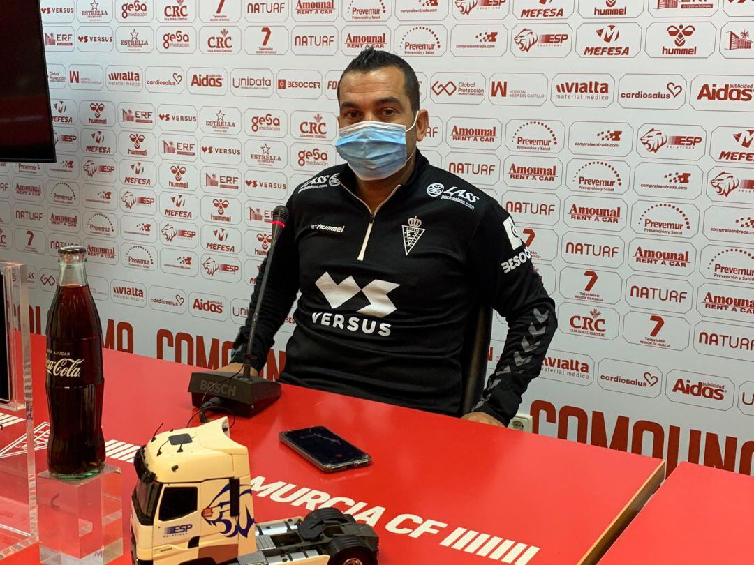 Adrián Hernández en la rueda de prensa previa al partido ante el Yeclano Deportivo