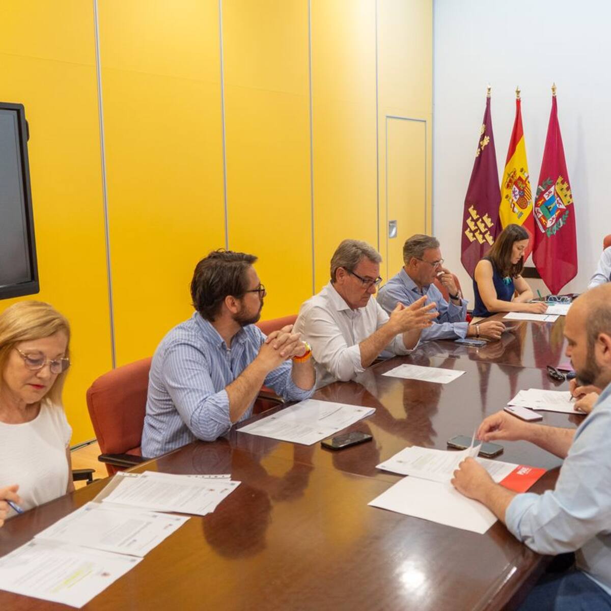 La Comisión de Hacienda aprueba la modificación del Reglamento de Protocolo, Honores y Distinciones