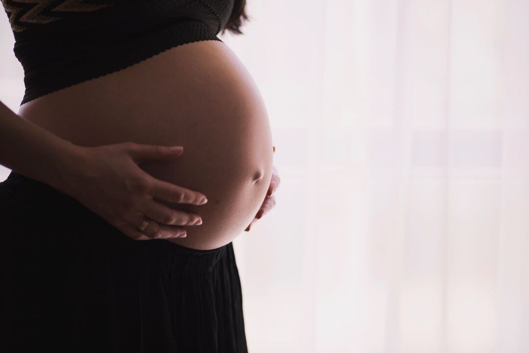 Las mujeres embarazadas ya pueden vacunarse en Madrid sin cita previa