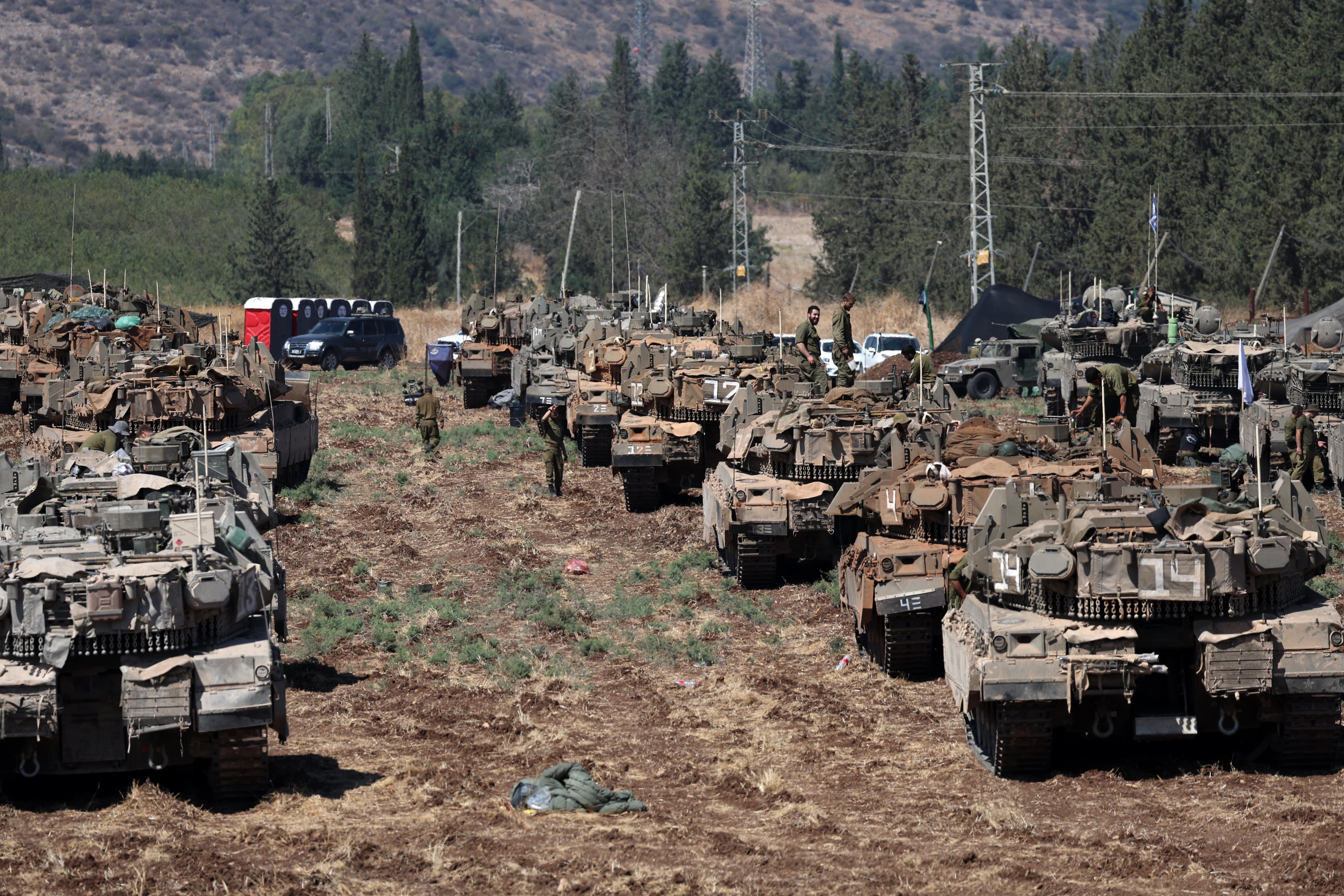 Tanques israelíes toman posiciones al norte del país.