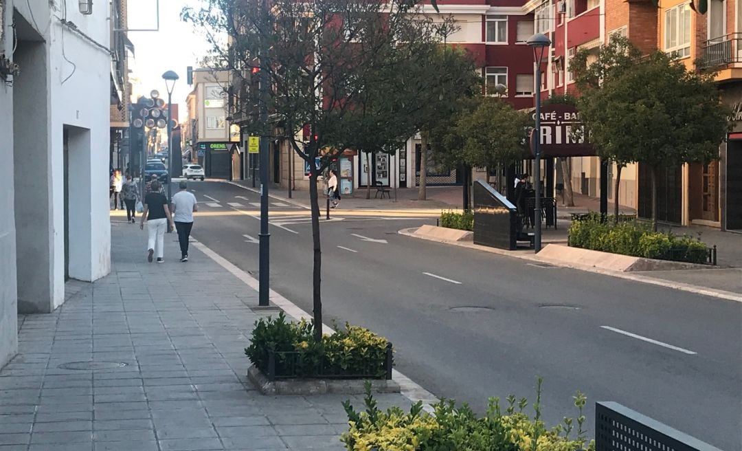 Imagen de archivo de una de las calles de Valdepeñas, durante el primer día en Fase 1 