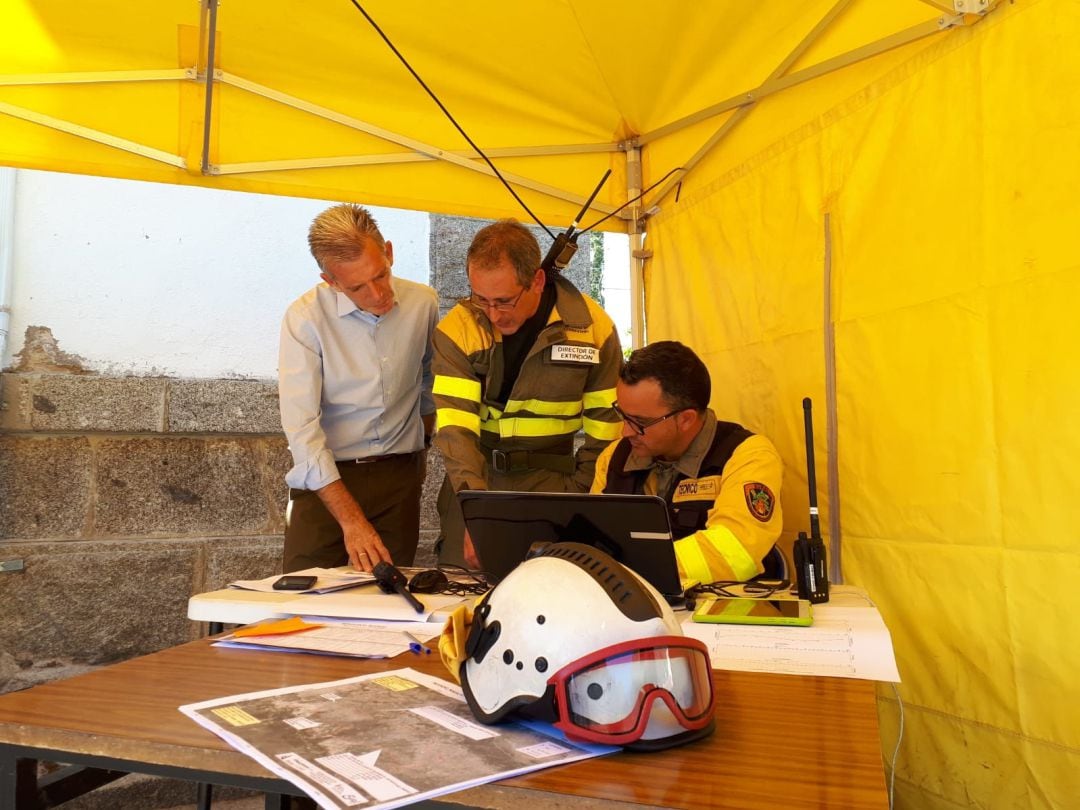 José Francisco Hernández, en el puesto de mando del incendio de Navalacruz