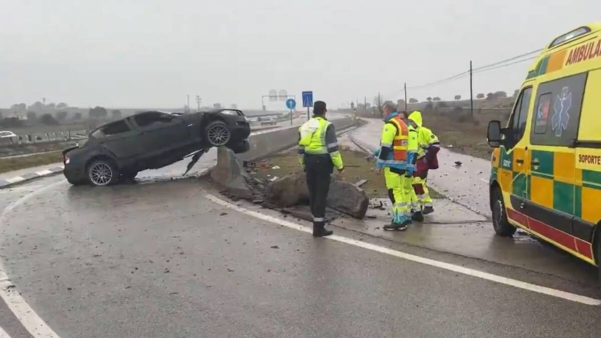 Dos jóvenes de 19 años heridos al salirse su coche de la M-609 en Colmenar Viejo