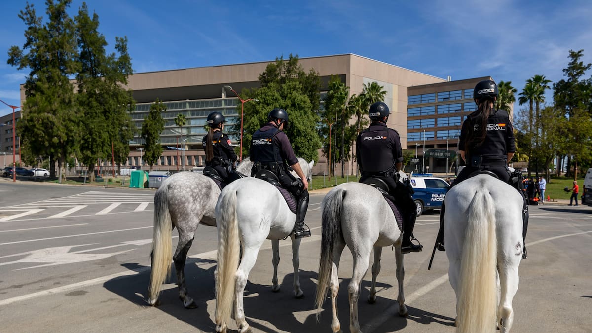 Intervienen material peligroso e identifican a 91 ultras antes de la Copa del Rey