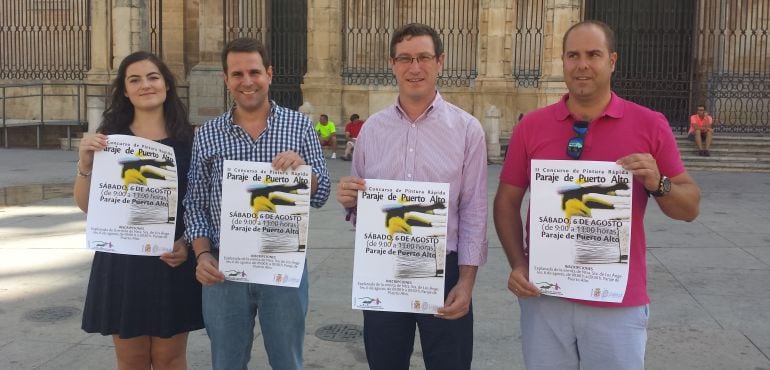 El alcalde en funciones, Miguel Contreras, junto a Manuel Heras, concejal de participación ciudadana, y representantes vecinales