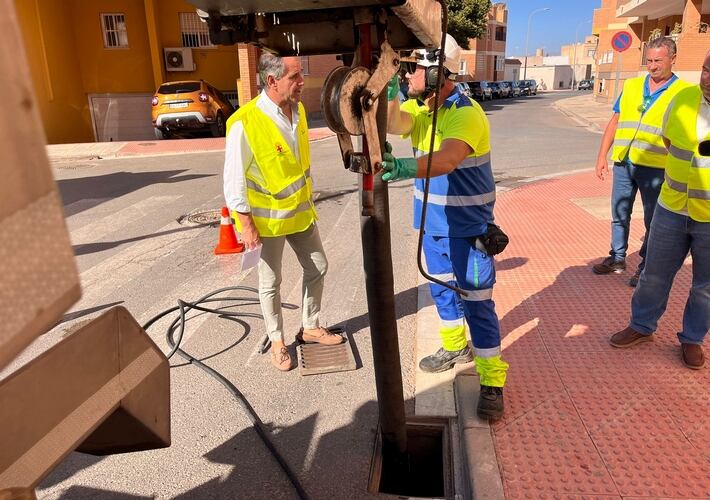 Se han extraído 1,6 millones de litros de residuos de las alcantarillas y colectores de saneamiento.