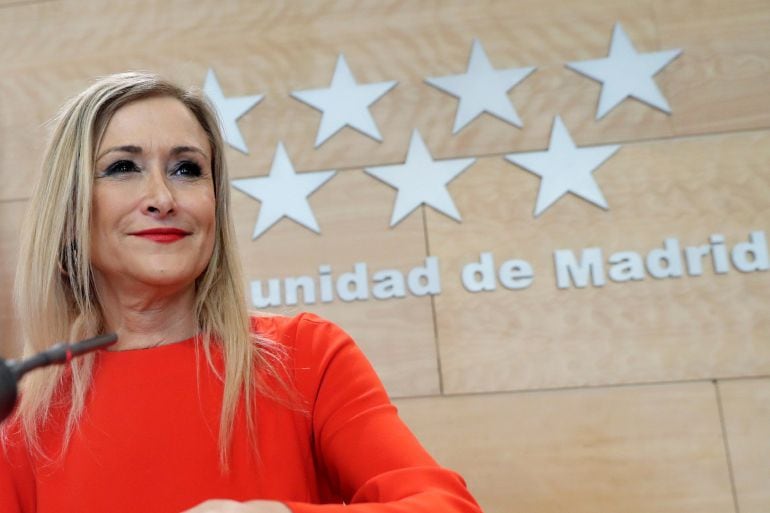 La presidenta de la Comunidad de Madrid Cristina Cifuentes,durante la rueda de prensa tras la reunión del Consejo de Gobierno, este martes en la Puerta del Sol