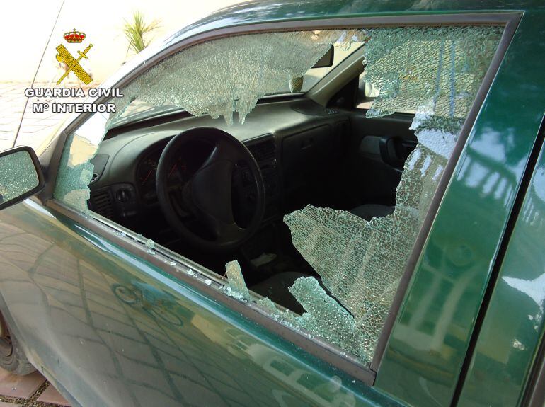 Así quedó uno de los coches