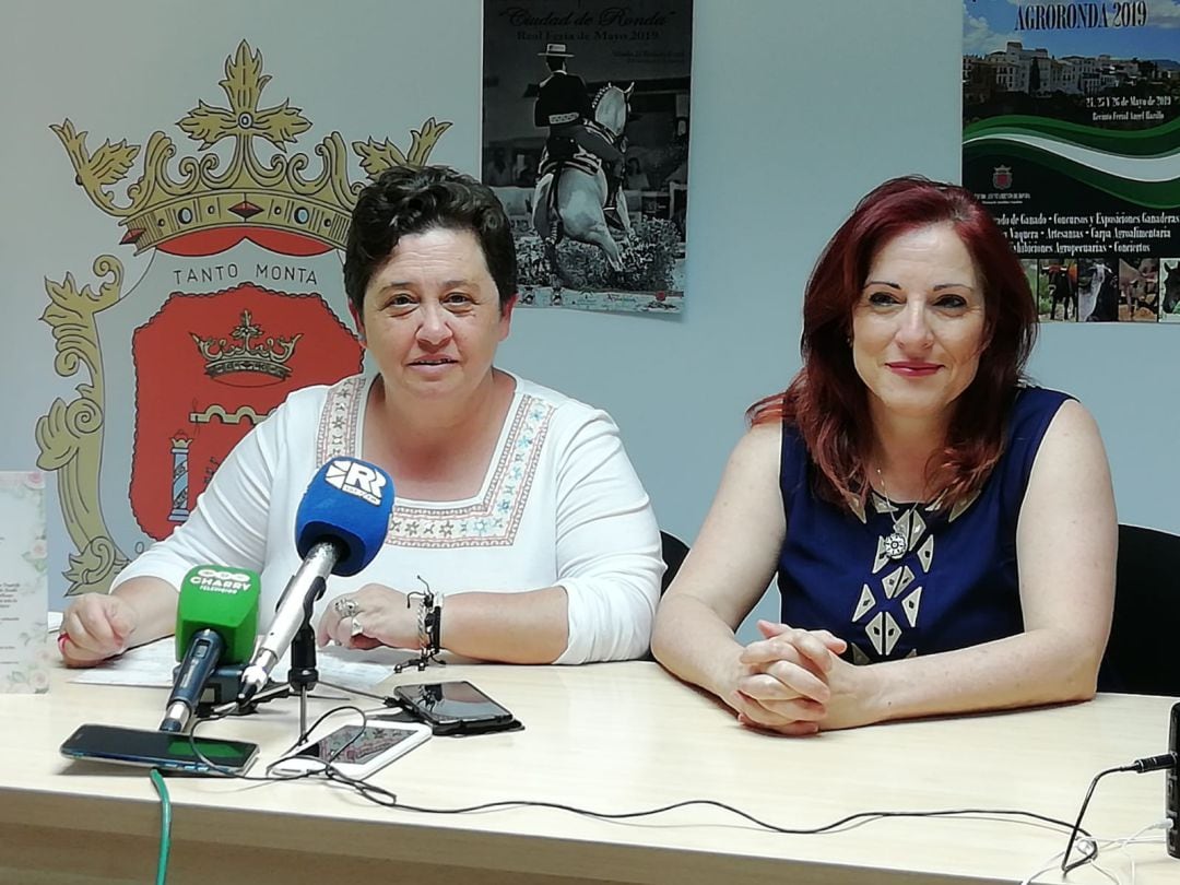 La delegada municipal de Pedanías, Mª Paz Aguilar, ha anunciado las actividades enmarcadas en la tradicional celebración junto a la alcaldesa pedánea, Auxiliadora Pinzón.