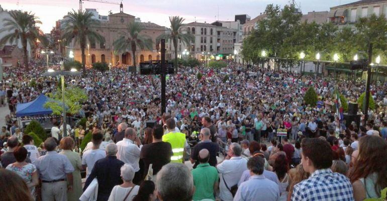 Linarenses participantes en la anterior manifestación convocada en septiembre por la plataforma &#039;Todos a una por Linares&#039;.