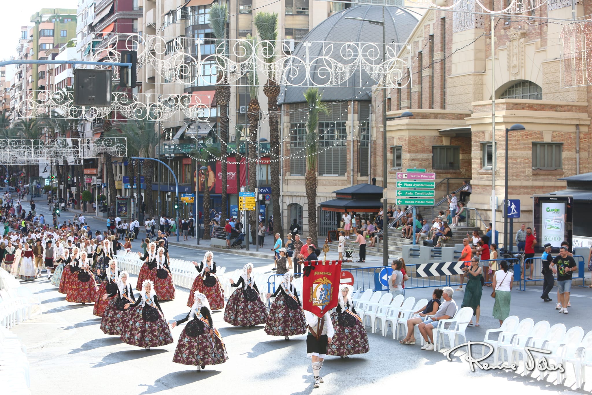 Entrada de Bandas y Desfile de Comisiones. Foto: Federació de Fogueres de Sant Joan