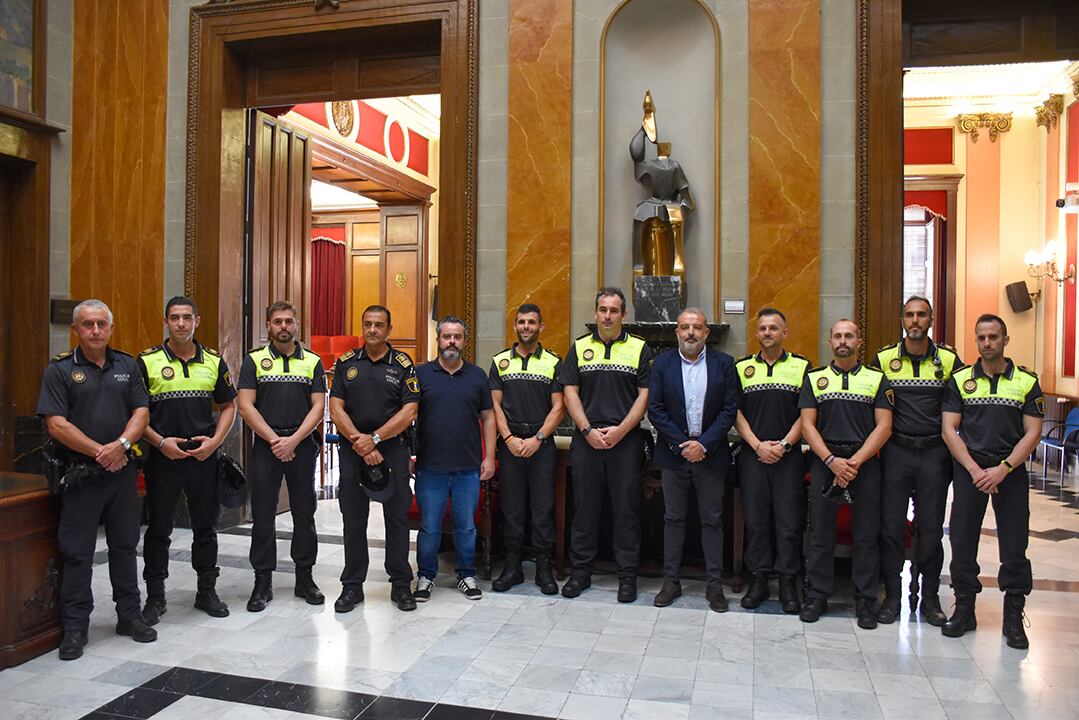Los ocho agentes que se han incorporado a la Policía Local de Alcoy.