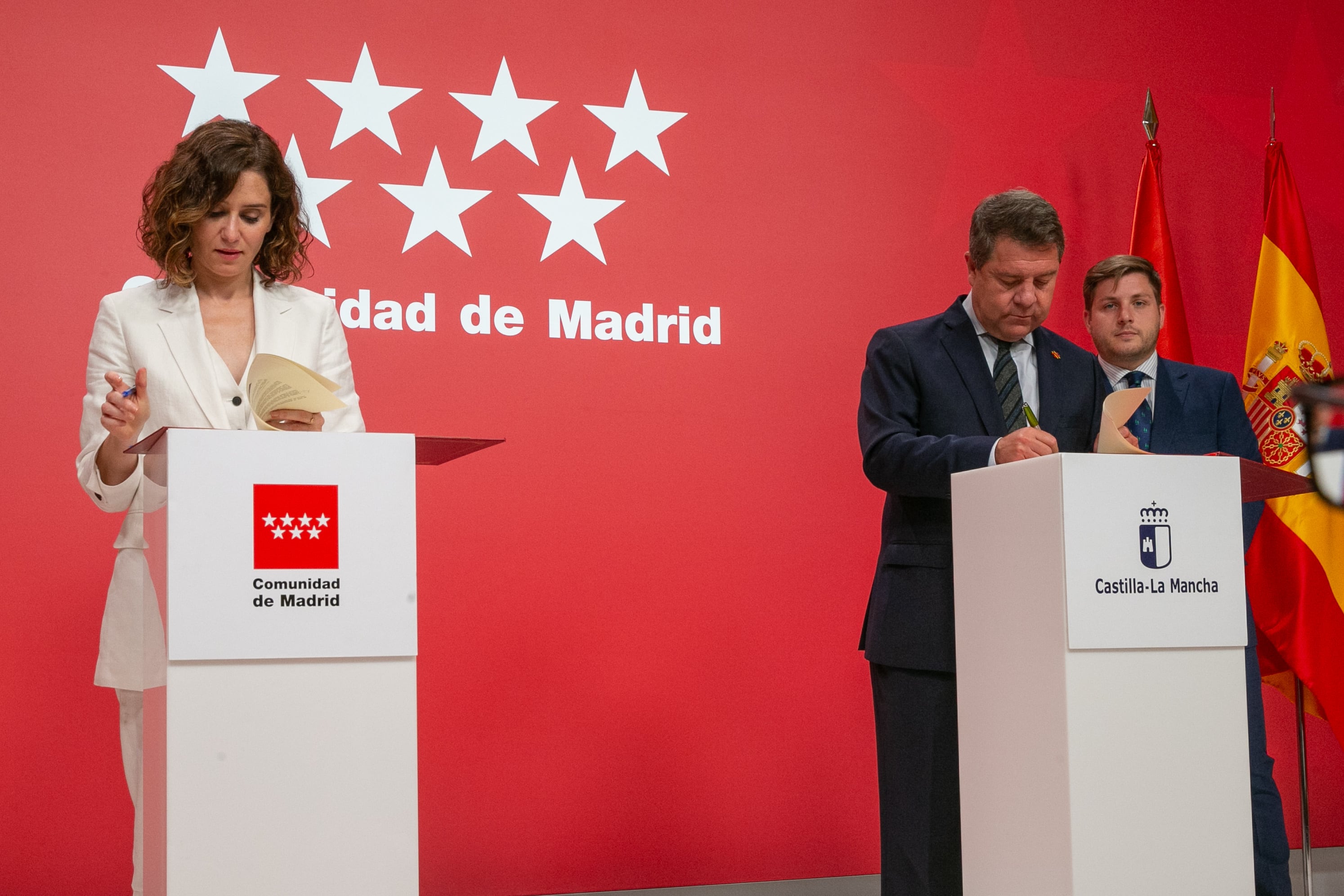 El acuerdo lo han firmado Emiliano García-Page e Isabel Díaz Ayuso en representación de cada comunidad
