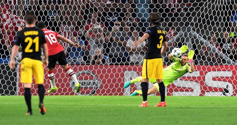 Jan Oblak paró un penalti a Guardado en el primer partido del Atlético en la Champions League.