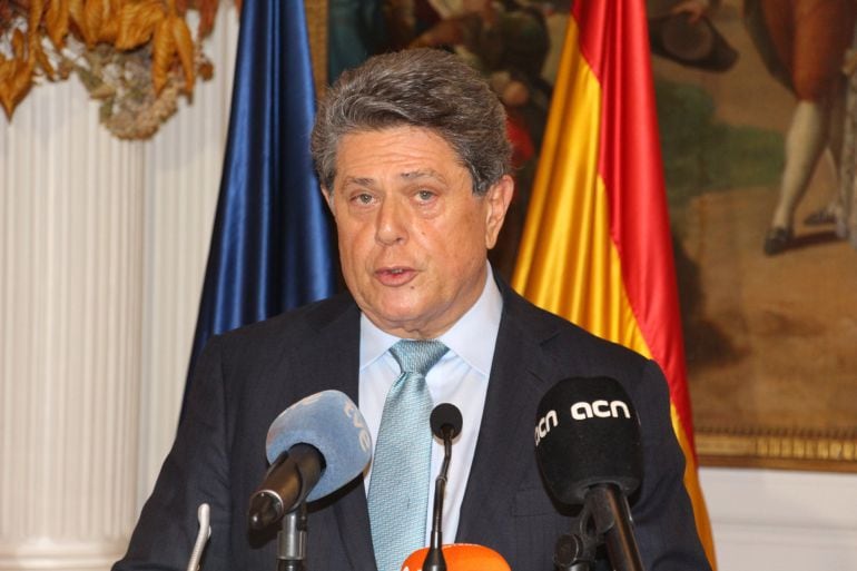 L&#039;exministre de defensa del govern espanyol i ambaixador espanyol a Londres des del 2012, Federico Trillo, anunciant a la premsa la seva dimissió, aquest dijous 12 de gener del 2016 (horitzontal)