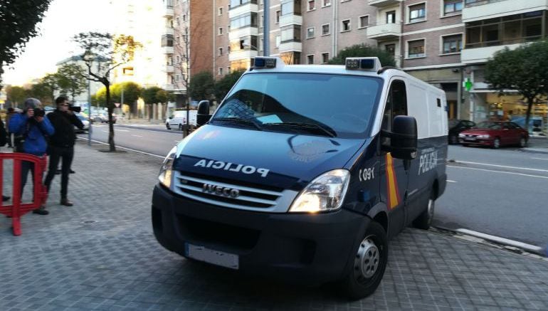 Los miembros de La Manada, dirgidos al Palacio de Justicia durante el juicio