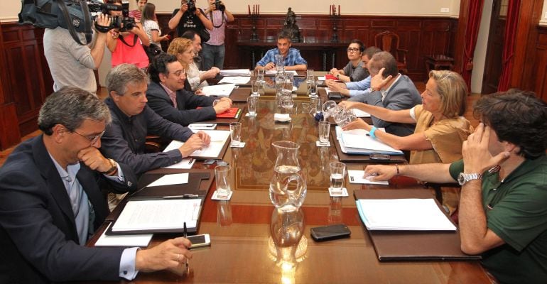 Reunión de grupos municipales en A Coruña en una fotografía de archivo