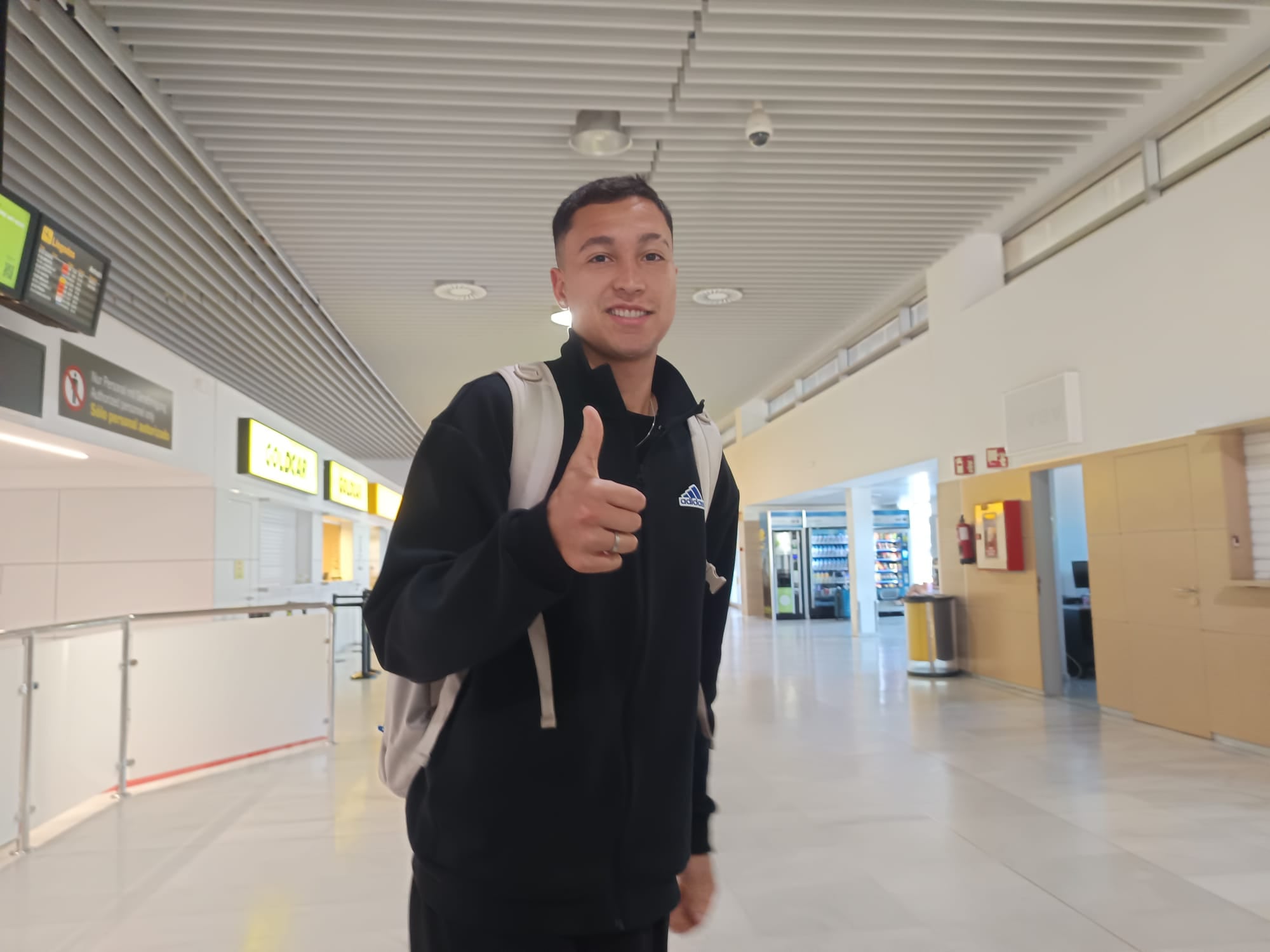 Thalys nació en São Miguel dos Milagres en 2005. Posa para LA VOZ nada más llegar al aeropuerto de Almería.