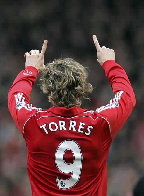 Fernando Torres celebra uno de sus tres goles ante el Middlesbrough