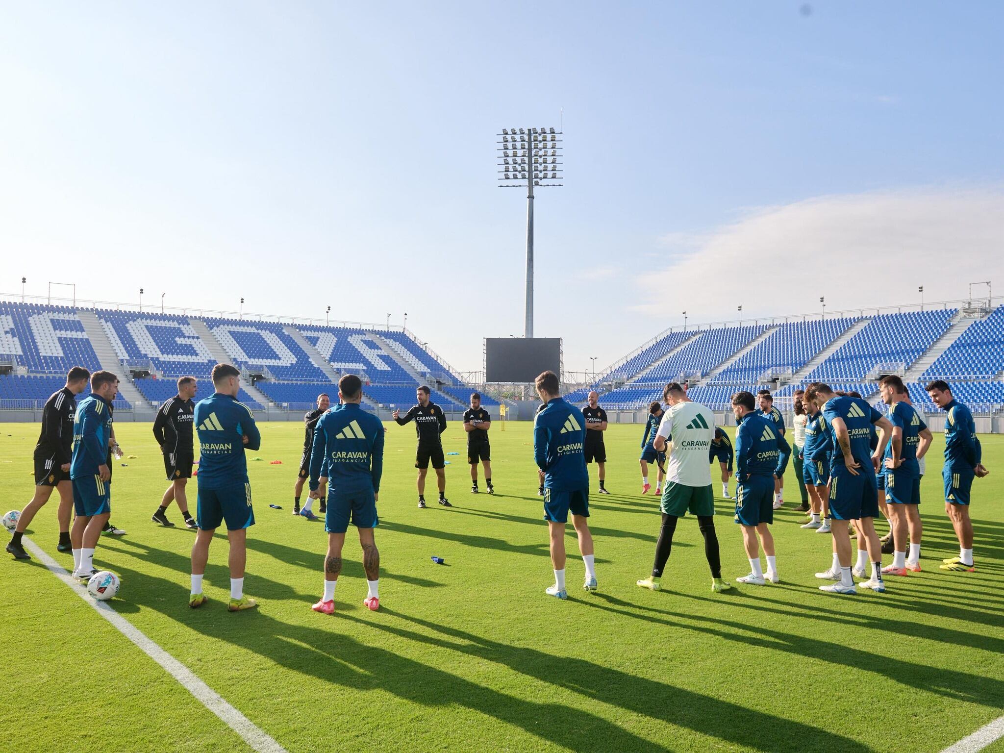 Entrenamiento del Real Zaragoza en el Ibercaja Estadio