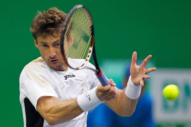 Juan Carlos Ferrero vence a Fernando Verdasco por 4-6, 6-3 y 6-2 en uno de los dos duelos entre españoles de la jornada de dieciséisavos de final del Masters de Shanghái