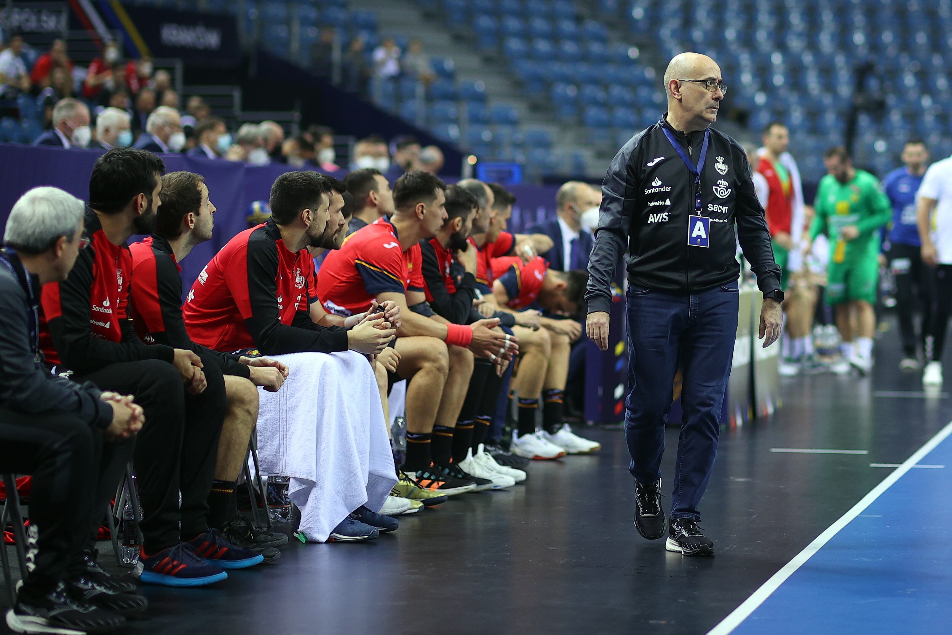 Krakow (Poland), 12/01/2023.- Spanish national team head coach Jordi Ribera reacts during the 2023 IHF Men&#039;Äôs Handball World Championship group A match between Spain and Montenegro, in Krakow, Poland, 12 January 2023. (Balonmano, Polonia, España, Cracovia) EFE/EPA/Lukasz Gagulski POLAND OUT
