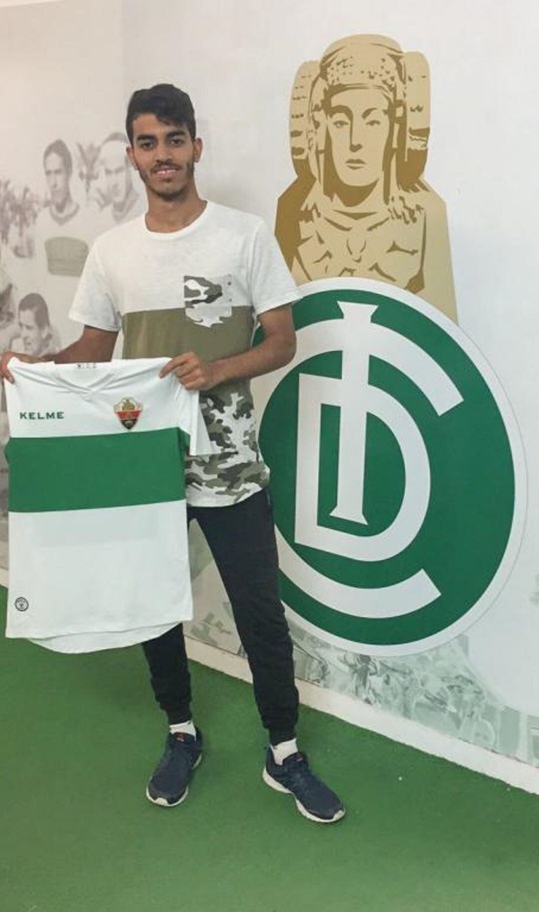 Khalok comenzó la pasada temporada en el Ilicitano