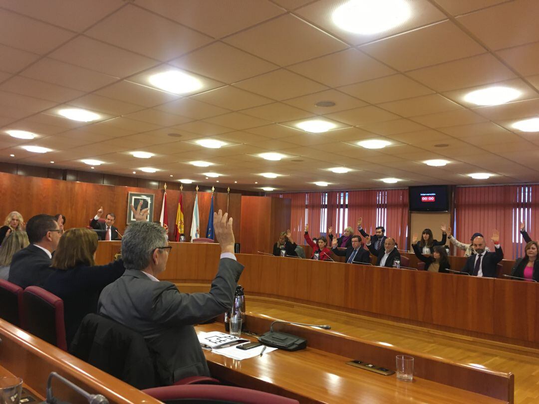 Momento de aprobación, con los votos del PSOE de los presupuestos municipales para el año 2020.