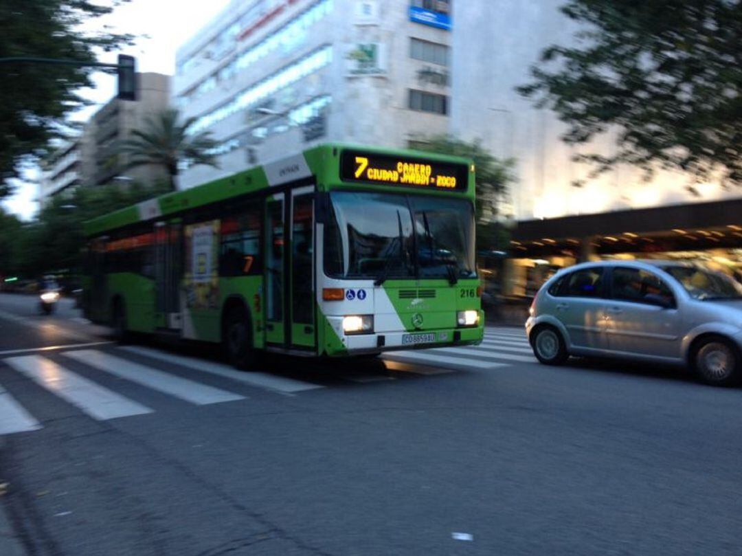 Autobús de aucorsa en Ronda de Los Tejares