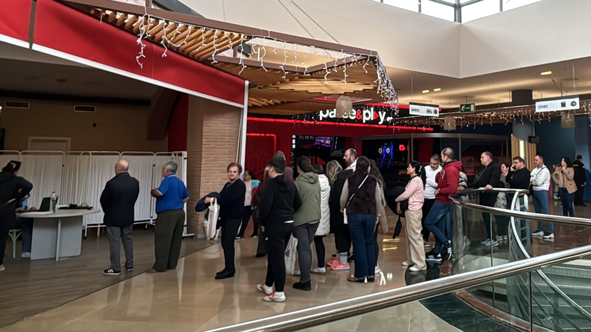 Punto de vacunación habilitado en el Centro Comercial La Verónica de Antequera